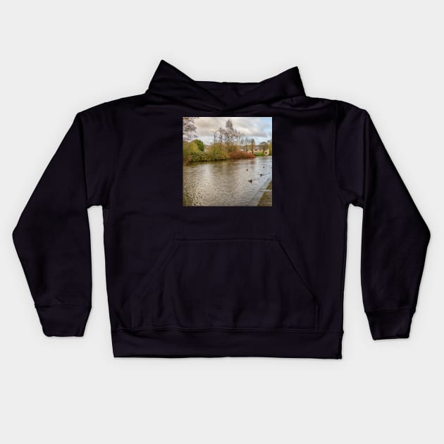 River Wye, Bakewell Kids Hoodie by yackers1